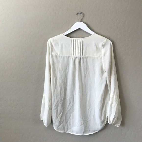 DANIEL Rainn Lace Trim Peasant Blouse - Picture 4 of 6